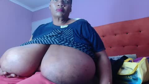 Snapshot of tinagiant chatting on 07-16-26, 07:47 tinagiant online show from 07-16-26, 07:47