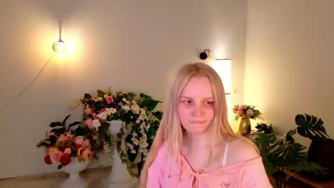 Snapshot of tinasiner chatting on 04-19-26, 06:10 tinasiner online show from 04-19-26, 06:10