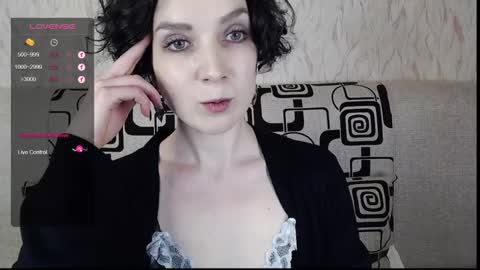 Snapshot of tinawincee chatting on 03-08-25, 10:11 Tina online show from 03-08-25, 10:11