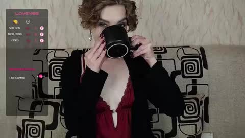 Snapshot of tinawincee chatting on 10-10-25, 05:06 Tina online show from 10-10-25, 05:06