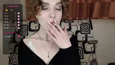 Snapshot of tinawincee chatting on 11-28-25, 05:21 Tina online show from 11-28-25, 05:21