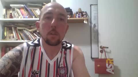 Snapshot of tinchox42 chatting on 10-11-25, 06:45 tinchox42 online show from 10-11-25, 06:45