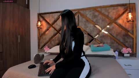Snapshot of tink_fox chatting on 05-11-26, 04:18 Tink online show from 05-11-26, 04:18