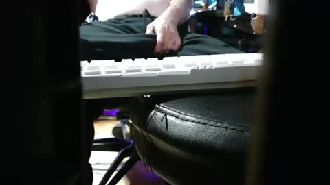 Snapshot of tinkertrain420 chatting on 03-03-25, 09:44 tinkertrain420 online show from 03-03-25, 09:44