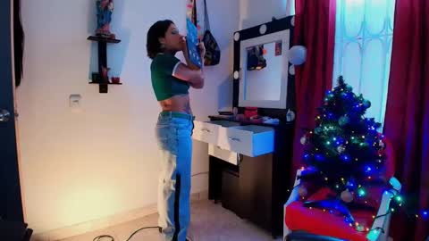 Snapshot of tinnadawson chatting on 12-24-24, 09:22 I AM BELLA ----------- follow my IG TINNS 69 online show from 12-24-24, 09:22