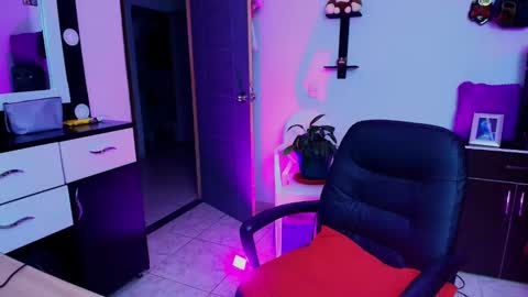 Snapshot of tinnadawson chatting on 01-08-25, 02:03 I AM BELLA ----------- follow my IG TINNS 69 online show from 01-08-25, 02:03