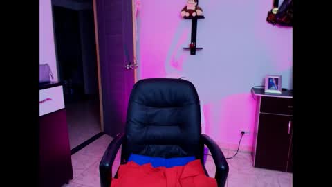 Snapshot of tinnadawson chatting on 01-23-25, 02:44 I AM BELLA ----------- follow my IG TINNS 69 online show from 01-23-25, 02:44