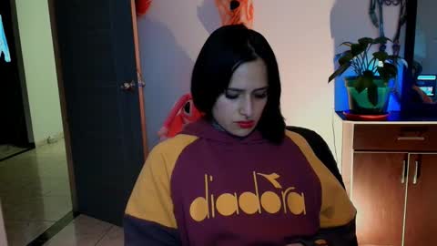 Snapshot of tinnadawson chatting on 10-27-25, 12:47 I AM BELLA ----------- follow my IG TINNS 69 online show from 10-27-25, 12:47