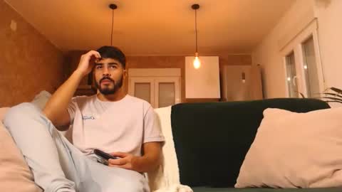 Snapshot of tinoclandestino chatting on 12-17-25, 11:05 tinoclandestino online show from 12-17-25, 11:05