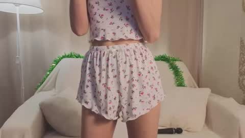 Lily online show from 01-12-26, 06:02