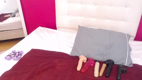 Snapshot of tiny_whore18 chatting on 12-30-24, 05:44 tiny_whore18 online show from 12-30-24, 05:44