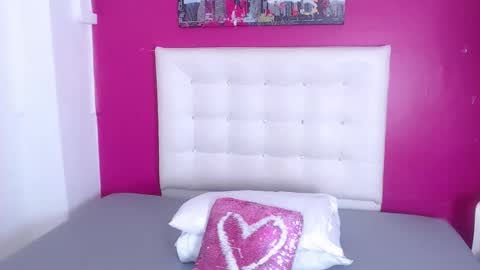 Snapshot of tiny_whore18 chatting on 09-26-25, 04:44 tiny_whore18 online show from 09-26-25, 04:44