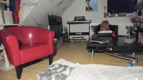 Tiny online show from 09-28-25, 03:34