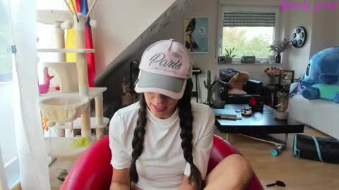 Tiny online show from 10-05-25, 09:18