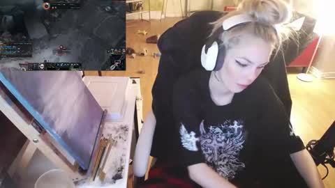 stage Kylie Sinner  brand CLITBAIT online show from 02-20-25, 09:11