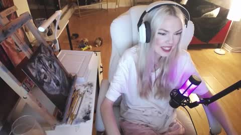 stage Kylie Sinner  brand CLITBAIT online show from 02-24-25, 03:02