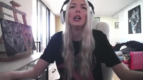 stage Kylie Sinner  brand CLITBAIT online show from 10-21-25, 07:47