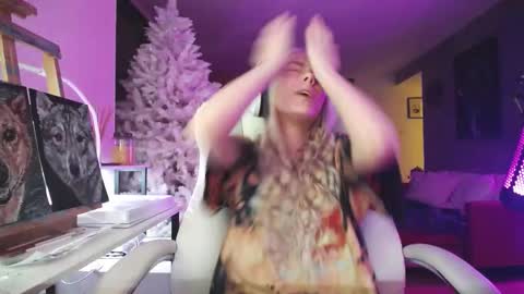 stage Kylie Sinner  brand CLITBAIT online show from 11-26-25, 12:11