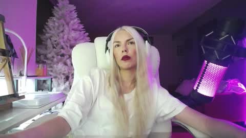 stage Kylie Sinner  brand CLITBAIT online show from 12-05-25, 12:52