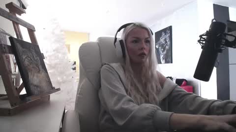 stage Kylie Sinner  brand CLITBAIT online show from 02-11-26, 05:18