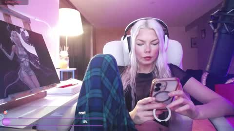 Snapshot of tinykylie chatting on 04-19-26, 01:38 stage Kylie Sinner brand CLITBAIT online show from 04-19-26, 01:38