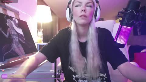 Snapshot of tinykylie chatting on 04-20-26, 01:52 stage Kylie Sinner brand CLITBAIT online show from 04-20-26, 01:52