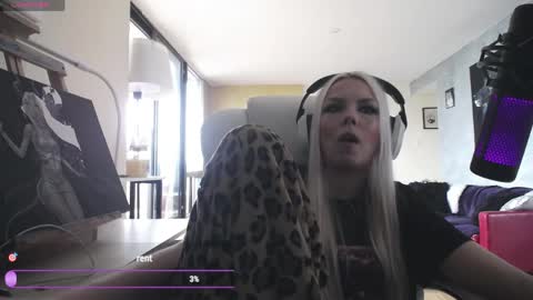 Snapshot of tinykylie chatting on 04-28-26, 02:33 stage Kylie Sinner brand CLITBAIT online show from 04-28-26, 02:33