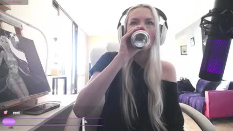 Snapshot of tinykylie chatting on 05-02-26, 08:14 stage Kylie Sinner brand CLITBAIT online show from 05-02-26, 08:14