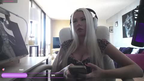 Snapshot of tinykylie chatting on 05-05-26, 07:00 stage Kylie Sinner brand CLITBAIT online show from 05-05-26, 07:00