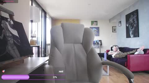 Snapshot of tinykylie chatting on 05-19-26, 02:01 stage Kylie Sinner brand CLITBAIT online show from 05-19-26, 02:01