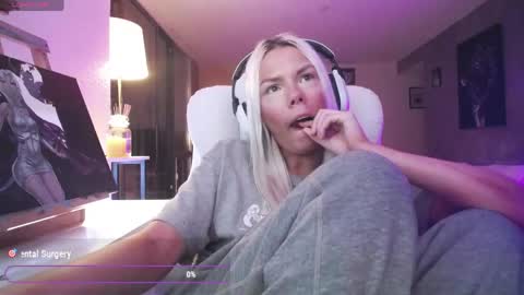 Snapshot of tinykylie chatting on 05-29-26, 02:31 stage Kylie Sinner brand CLITBAIT online show from 05-29-26, 02:31