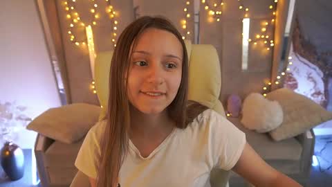 tinynataliee online show from 05-25-26, 12:33