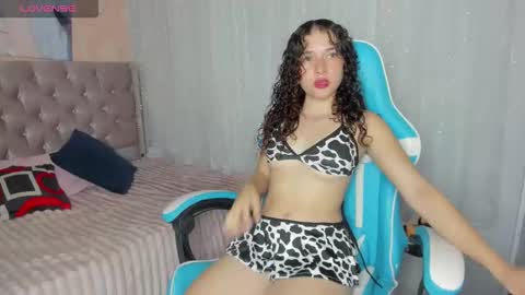 Snapshot of tinysophi chatting on 10-24-25, 01:57 tinysophi online show from 10-24-25, 01:57