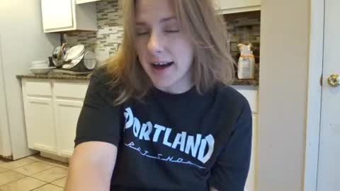 Snapshot of tinywithtiddies chatting on 10-25-25, 01:40 tinywithtiddies online show from 10-25-25, 01:40