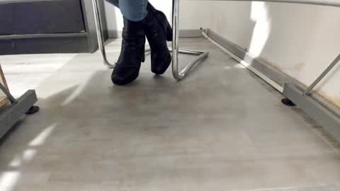 Snapshot of tired33 chatting on 01-10-26, 04:42 Anna online show from 01-10-26, 04:42