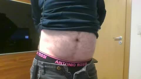 Snapshot of tirolerboy27 chatting on 12-17-24, 01:49 Tirolerboy27 online show from 12-17-24, 01:49