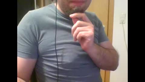 Snapshot of tirolerboy27 chatting on 02-06-25, 03:31 Tirolerboy27 online show from 02-06-25, 03:31