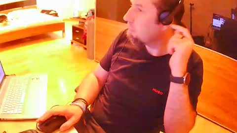 Snapshot of tirolerboy27 chatting on 10-23-25, 08:35 Tirolerboy27 online show from 10-23-25, 08:35