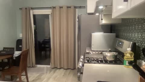 tlayne410 online show from 02-19-25, 07:06