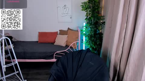 Snapshot of to_your chatting on 11-03-25, 09:59 2 GMT Mo Tu We Th Fr 10am-4am online show from 11-03-25, 09:59