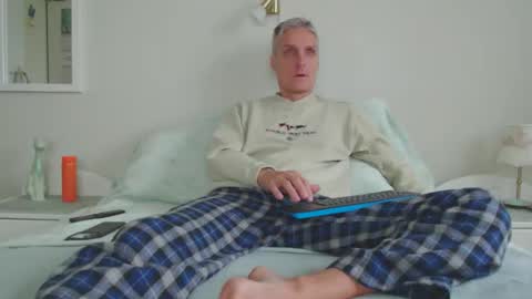 Snapshot of toffmen chatting on 09-20-25, 05:52 Daniel Bisexual uncut 20cm online show from 09-20-25, 05:52