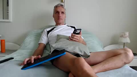 Snapshot of toffmen chatting on 09-21-25, 06:04 Daniel Bisexual uncut 20cm online show from 09-21-25, 06:04