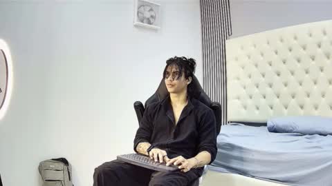 toji lee online show from 11-02-25, 02:14