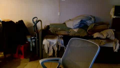 tom112292014 online show from 10-14-25, 05:03