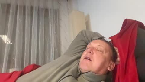 Snapshot of tom6644 chatting on 01-03-25, 06:14 Tom online show from 01-03-25, 06:14