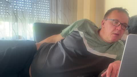 Tom online show from 04-08-26, 04:40