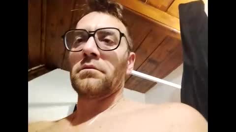 Snapshot of tom8312 chatting on 12-02-25, 06:03 tom8312 online show from 12-02-25, 06:03