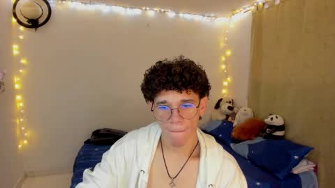 Tom Blue online show from 10-29-25, 12:29