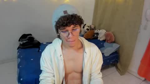 Snapshot of tom_blue10 chatting on 02-06-26, 12:19 Tom Blue online show from 02-06-26, 12:19