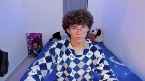 Snapshot of tom_blue10 chatting on 03-04-26, 01:33 Tom Blue online show from 03-04-26, 01:33